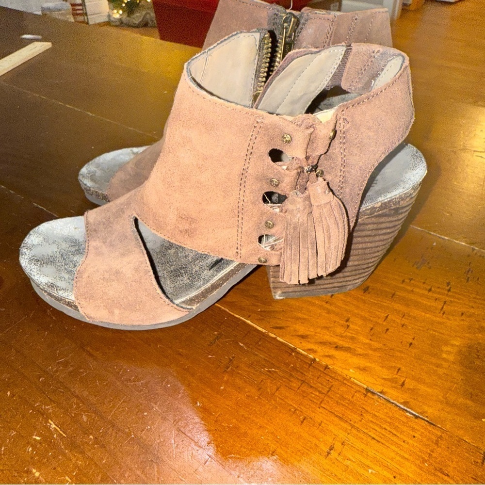 OTBT Flowerchild brown suede zip up peep toe booties 7.5
